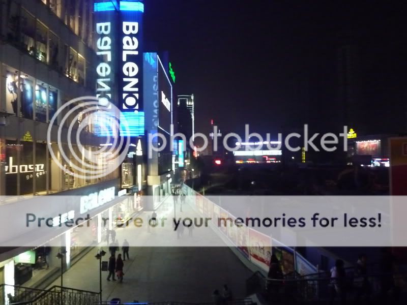[Linked Image from i1025.photobucket.com]